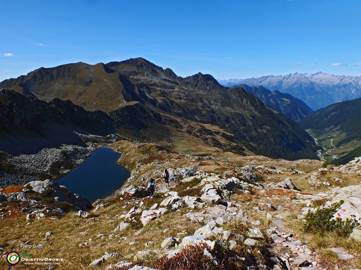 59 Sul 201 con Laghi di Porcile e Valle Lunga .JPG